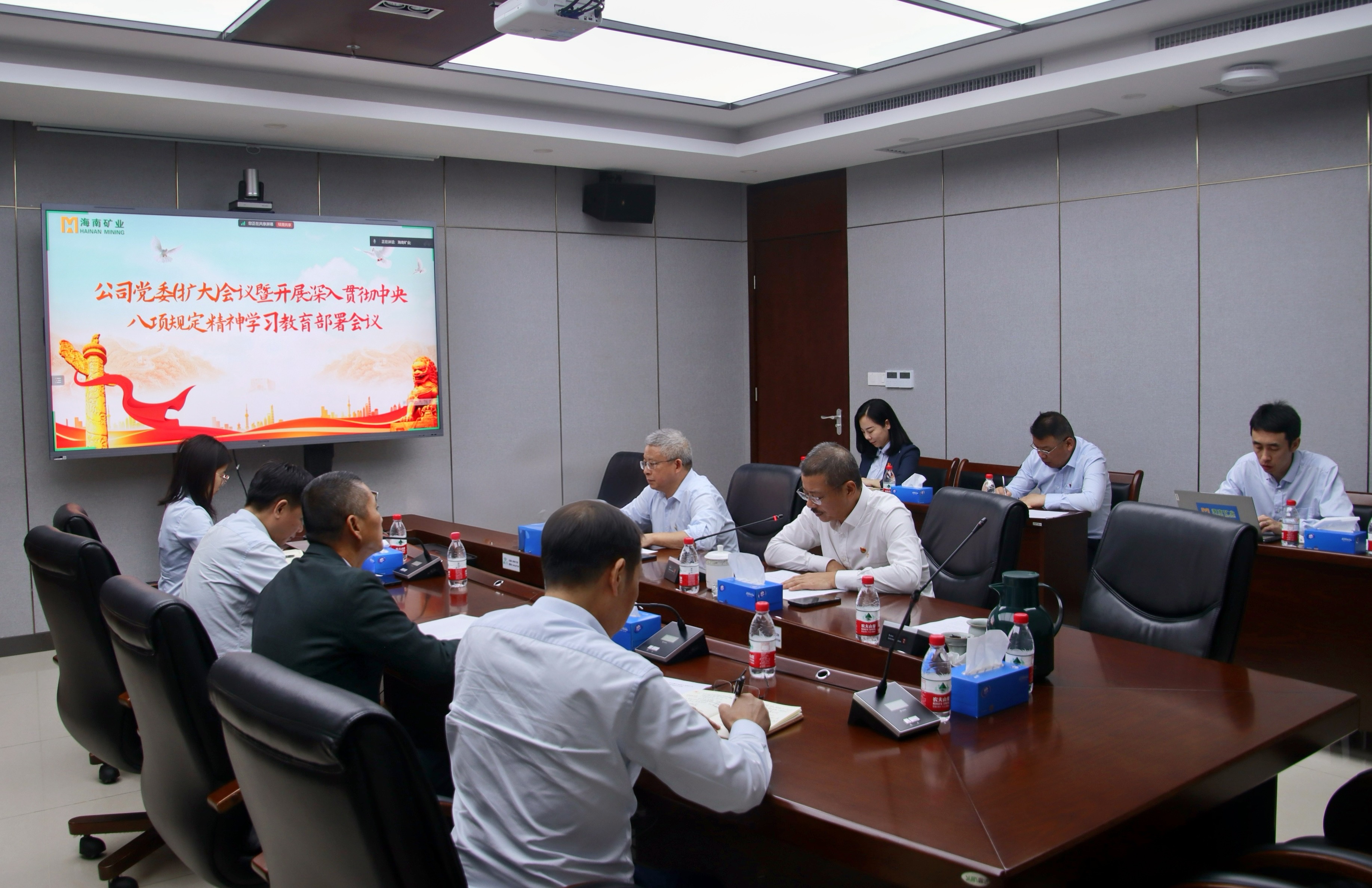 37000cm威尼斯召开党委（扩大）会议 部署深入贯彻中央八项规定精神学习教育工作